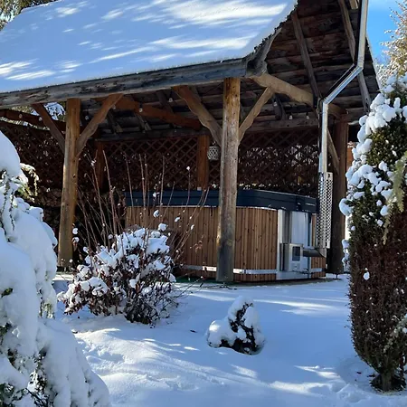 W Lesie シャレー *