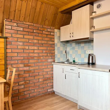 シャレー W Lesie ティリチ